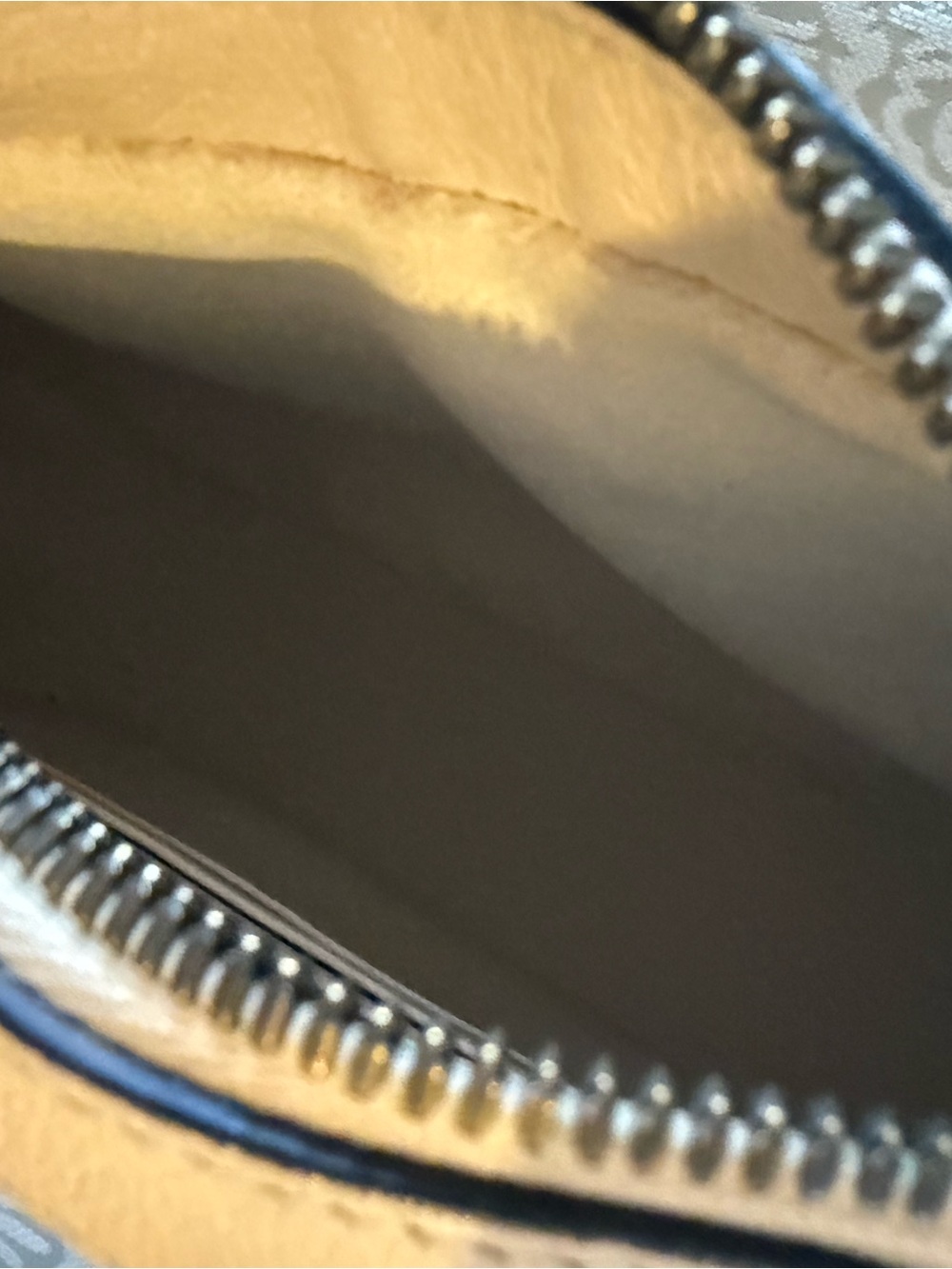 Gucci Aphrodite Small Shoulder Bag in Ecru - Picture 15 of 16